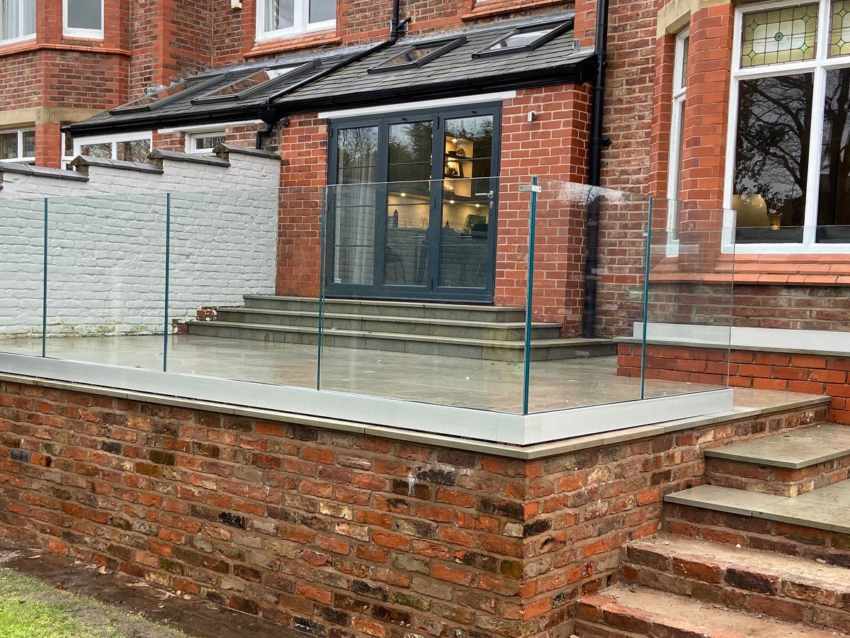 Structural glass balustrades and walk on floor glass